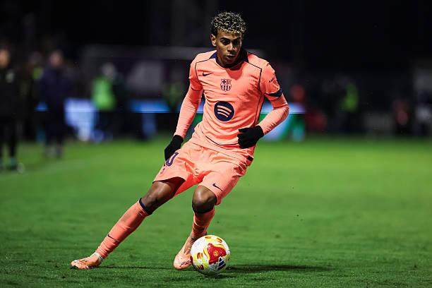 拜仁莱万多夫斯基关键进球锁定胜局