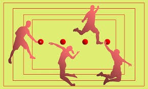 右脚踝囊受伤的基米希随德国队抵达卢森堡，走路仍有不便